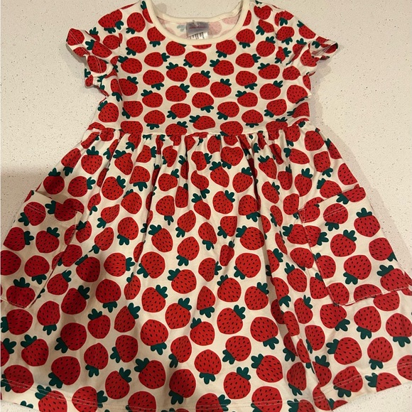 Hanna Andersson Print Pocket Dress Petite Strawberry Jam Size 4 NWOT - Picture 2 of 4